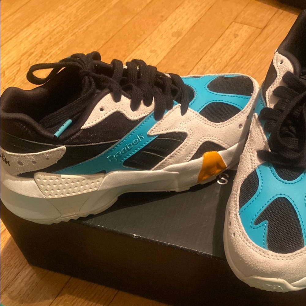 Reebok Sneakers